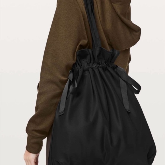 RARE Lululemon Easy As Sunday Tote 🖤 - Picture 2 of 4